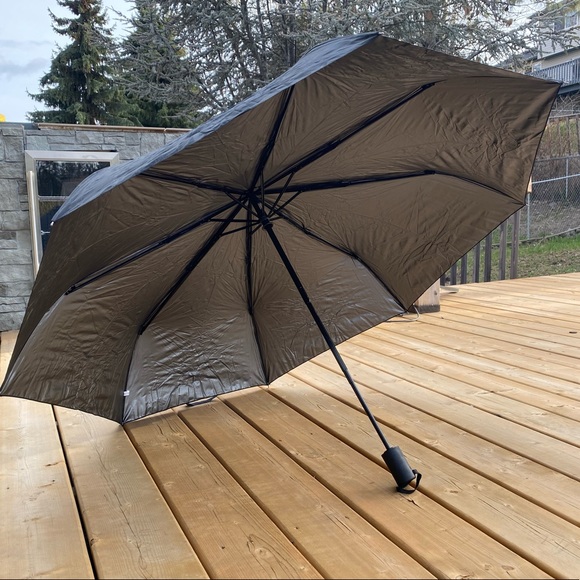 Limited Edition RARE M•A•C Cosmetics Umbrella! - Picture 2 of 4